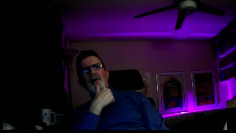 Snapshot of shrewtamer chatting on December 19, 5:18 am shrewtamer online show from December 19, 5:18 am