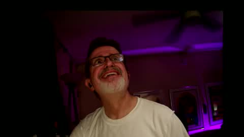 Snapshot of shrewtamer chatting on October 25, 2:46 am shrewtamer online show from October 25, 2:46 am