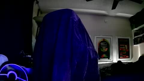 Snapshot of shrewtamer chatting on December 10, 4:13 am shrewtamer online show from December 10, 4:13 am