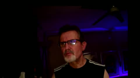 Snapshot of shrewtamer chatting on October 23, 4:38 am shrewtamer online show from October 23, 4:38 am