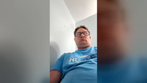 shweatyballs28 online show from May 16, 7:38 am