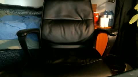 shyboyhugecum2020 online show from May 24, 5:24 am