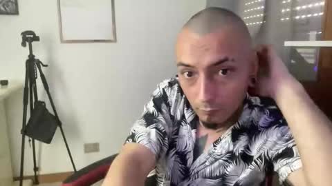 sidvicious23cm online show from April 17, 9:12 am