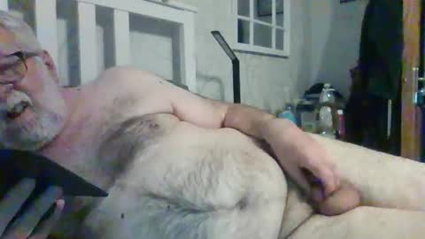 sillyoldman45221063 online show from April 2, 9:00 pm