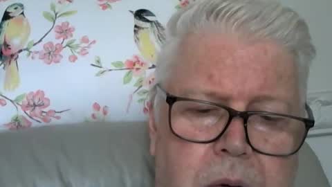 silverfoxpauly online show from May 27, 3:53 pm