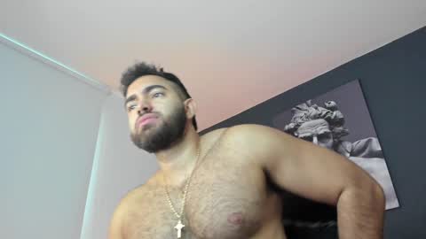 simon_leon01 online show from December 28, 11:52 am