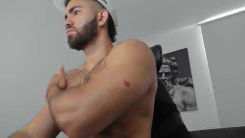 simon_leon01 online show from November 10, 12:21 pm