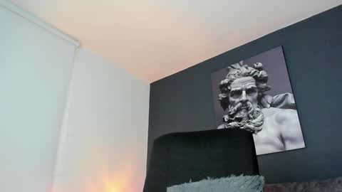 simon_leon01 online show from December 14, 11:18 am