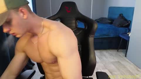 Snapshot of sinffuly chatting on February 10, 9:47 am Richard online show from February 10, 9:47 am