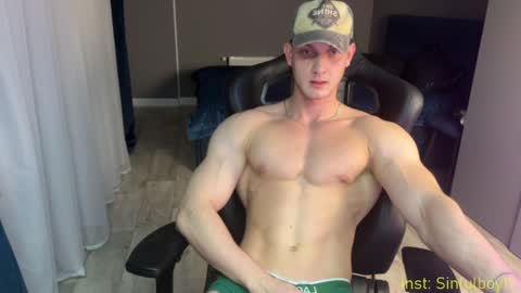 Snapshot of sinffuly chatting on February 10, 7:49 pm Richard online show from February 10, 7:49 pm