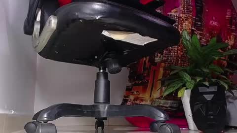 Snapshot of sir_kev66 chatting on December 27, 6:20 pm only foot                         worshipers here online show from December 27, 6:20 pm