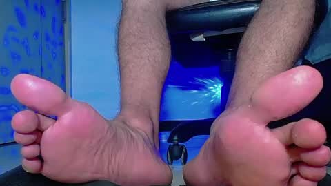 Snapshot of sir_kev66 chatting on September 23, 1:05 am only foot                         worshipers here online show from September 23, 1:05 am