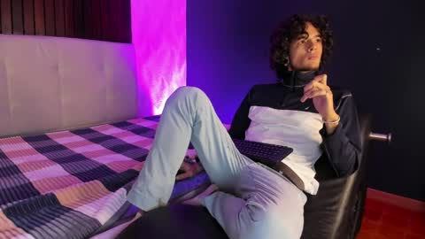 Mac online show from April 15, 1:33 pm