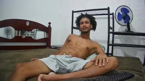 Skinny Latin Man online show from September 30, 9:40 pm