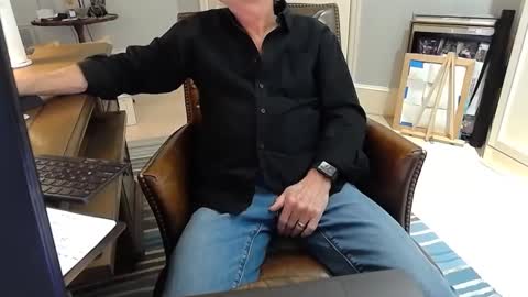 Snapshot of skr235 chatting on February 18, 10:47 pm skr235 online show from February 18, 10:47 pm