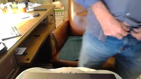 Snapshot of skr235 chatting on February 28, 1:37 am skr235 online show from February 28, 1:37 am