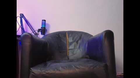 Snapshot of skullxxx83 chatting on January 19, 4:57 pm Skull online show from January 19, 4:57 pm