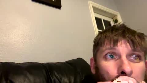 skuzzy25 online show from December 22, 4:28 am