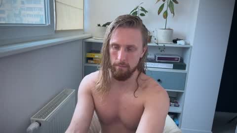 Snapshot of sky_guy25 chatting on October 2, 8:18 am sky_guy25 online show from October 2, 8:18 am