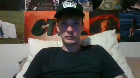 Snapshot of slenderlegend chatting on December 18, 6:10 am Slender Legend online show from December 18, 6:10 am