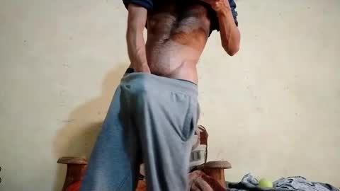 Snapshot of slimshaddyxx chatting on February 5, 6:24 am Prince online show from February 5, 6:24 am