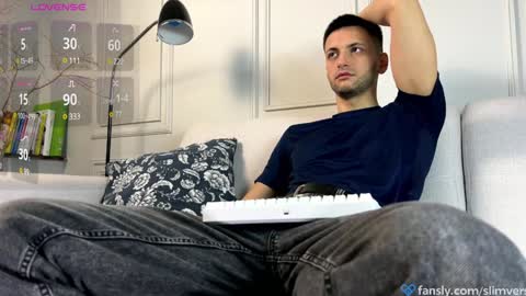 Snapshot of slimvers chatting on January 8, 6:52 am Art  online show from January 8, 6:52 am
