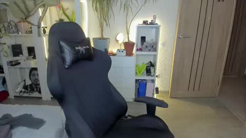 Mila online show from February 21, 4:37 pm