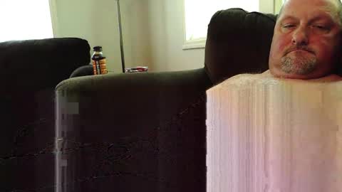 small_weener18 online show from April 18, 4:19 pm