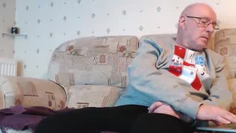 Snapshot of smallsteve562 chatting on October 29, 8:12 pm Steve online show from October 29, 8:12 pm