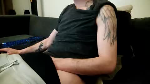 Snapshot of smokeandwatching chatting on February 12, 12:58 am Smokeandwatching online show from February 12, 12:58 am