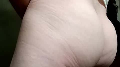 Snapshot of smokewagon22 chatting on October 5, 9:13 am smokewagon22 online show from October 5, 9:13 am