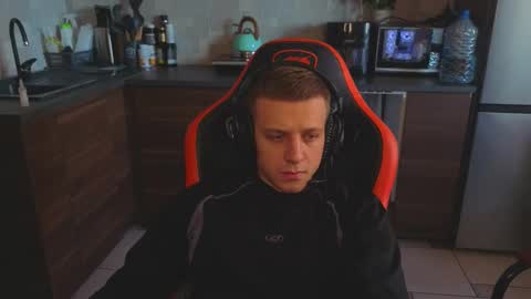 kluvr4 online show from March 15, 10:01 am