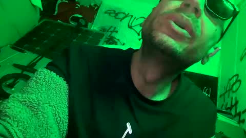 Snapshot of son_e_blacc chatting on March 1, 5:38 pm Soni online show from March 1, 5:38 pm