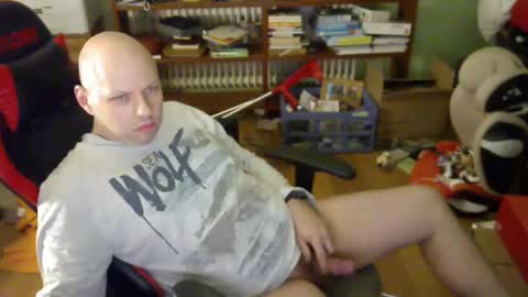 Tom online show from December 12, 12:05 am