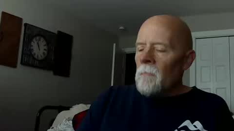 Snapshot of sportfish chatting on October 11, 6:01 pm sportfish online show from October 11, 6:01 pm