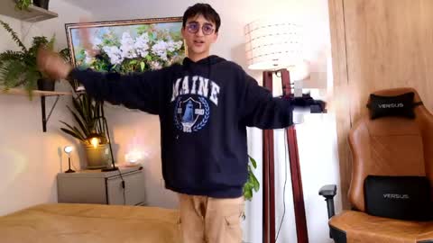 sr_evann online show from April 9, 3:40 pm