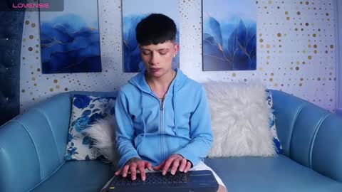 Steev online show from December 10, 4:02 am