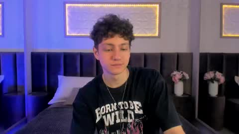 Esrefan online show from February 25, 7:48 pm