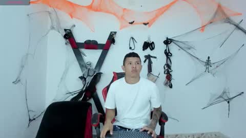 Snapshot of steven19_latinboy chatting on October 30, 12:06 pm Steven online show from October 30, 12:06 pm