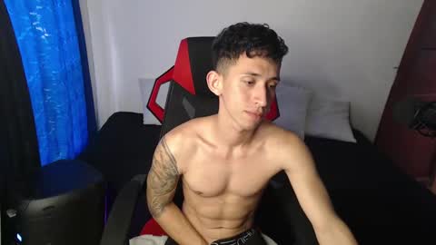 Snapshot of stevensex501 chatting on January 4, 7:13 pm steven online show from January 4, 7:13 pm