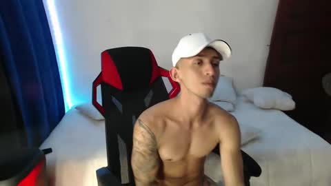 Snapshot of stevensex501 chatting on January 15, 4:36 am steven online show from January 15, 4:36 am