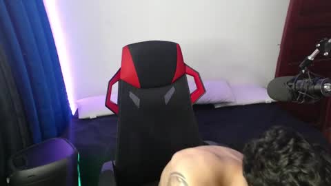 Snapshot of stevensex501 chatting on January 10, 2:04 am steven online show from January 10, 2:04 am