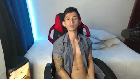 Snapshot of stevensex501 chatting on January 11, 1:06 am steven online show from January 11, 1:06 am