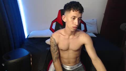 Snapshot of stevensex501 chatting on January 6, 12:16 am steven online show from January 6, 12:16 am