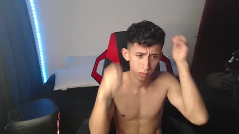 Snapshot of stevensex501 chatting on January 4, 1:10 am steven online show from January 4, 1:10 am