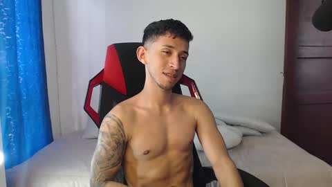 Snapshot of stevensex501 chatting on February 15, 7:39 pm steven online show from February 15, 7:39 pm