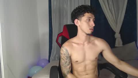 Snapshot of stevensex501 chatting on October 7, 4:05 am steven online show from October 7, 4:05 am