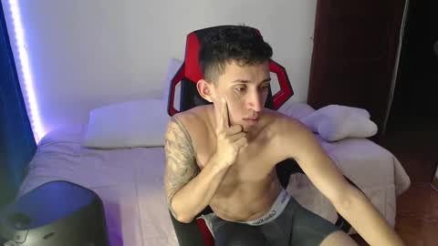 Snapshot of stevensex501 chatting on February 2, 2:27 am steven online show from February 2, 2:27 am