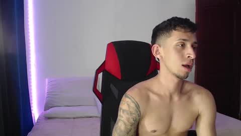 Snapshot of stevensex501 chatting on January 27, 1:05 am steven online show from January 27, 1:05 am