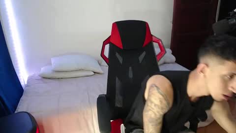 Snapshot of stevensex501 chatting on January 26, 3:59 am steven online show from January 26, 3:59 am